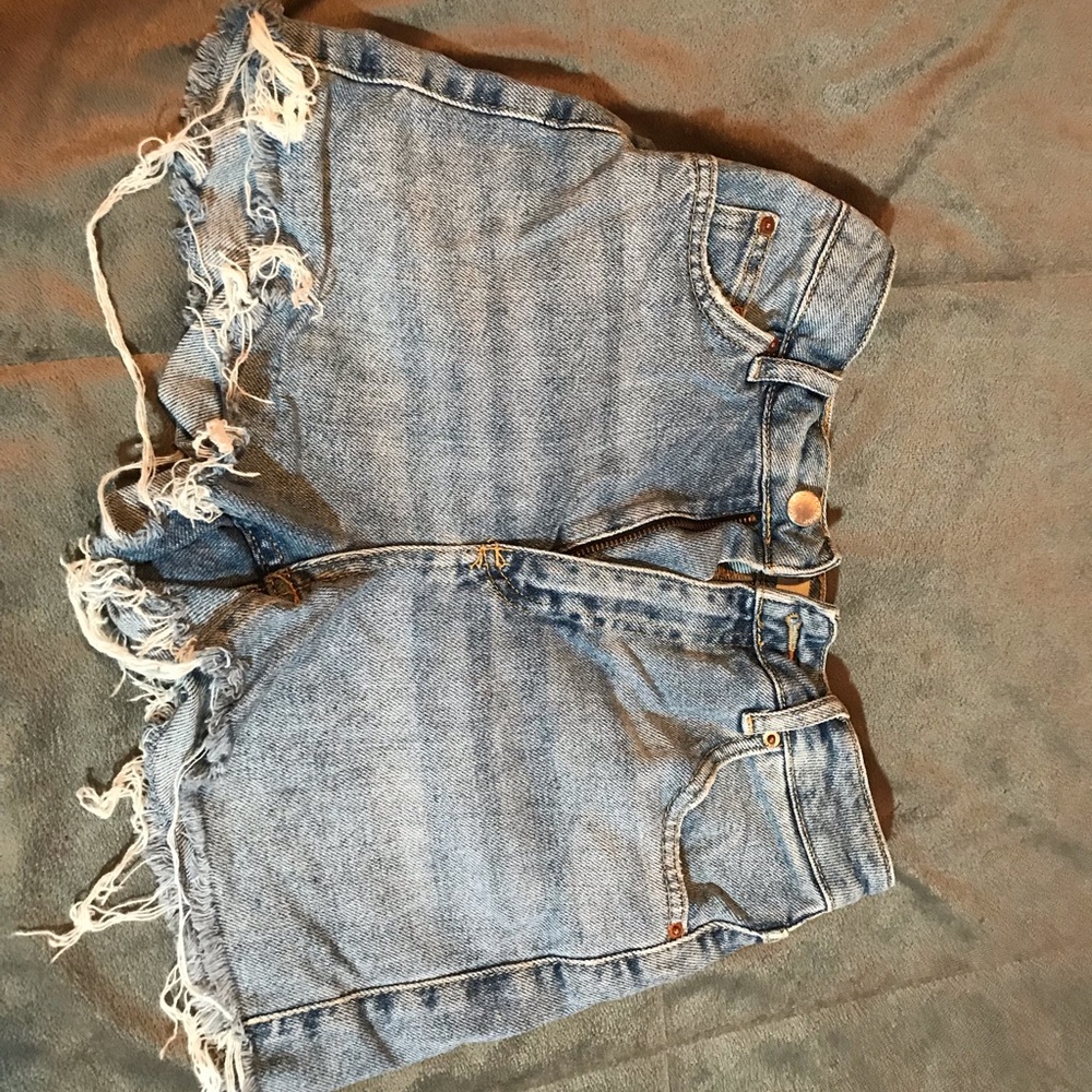 Light-washed top shop shorts!